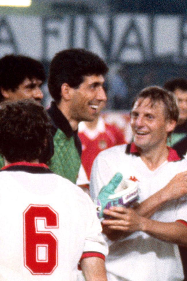AC Milan substitute goalkeeper Andrea Pazzagli celebrates with teammates following their European Cup triumph. (Photo by Peter Robinson - PA Images via Getty Images) Angelo Colombo