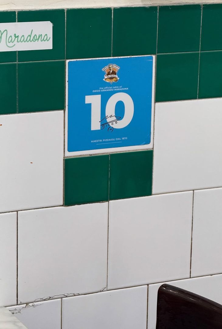 Rakitic ha gustato la pizza da Michele