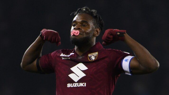 TURIN, ITALY - DECEMBER 8: Duván Zapata of Torino FC celebrates a second goal during the Serie A match between Torino FC and AC Milan at Stadio Olimpico di Torino on December 8, 2025 in Turin, Italy. (Photo by Stefano Guidi - Torino FC/Torino FC 1906 via Getty Images) La preview della 15a giornata al fantacalcio: chi schierare e chi no, partita per partita- immagine 1