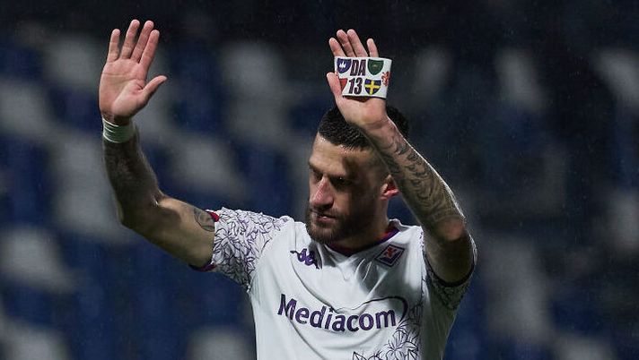 REGGIO NELL'EMILIA, ITALY - JANUARY 06: Cristiano Biraghi of ACF Fiorentina looks dejected and gestures during the Serie A TIM match between US Sassuolo and ACF Fiorentina at Mapei Stadium - Citta' del Tricolore on January 06, 2024 in Reggio nell'Emilia, Italy. (Photo by Emmanuele Ciancaglini/Getty Images) Biraghi: “Maglia Fiorentina gloriosa, va rispettata e onorata sempre. Sul futuro…” - immagine 1