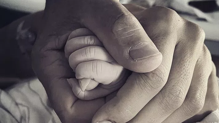 Fiocco rosa in casa azzurra, è nata la figlia di Garcia e Francesca Brienza: il nome scelto - immagine 1