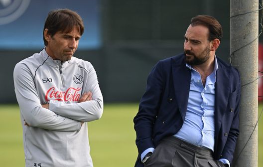 Giovanni Manna, direttore sportivo del Napoli, a colloquio con mister Conte in quel di Castel Volturno giovane napoli