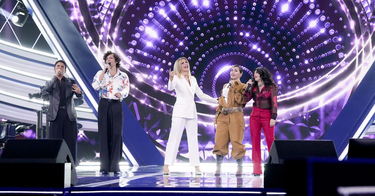 Canale 5, giovedì semifinale di Io Canto: “Ospite una vera icona della musica italiana”