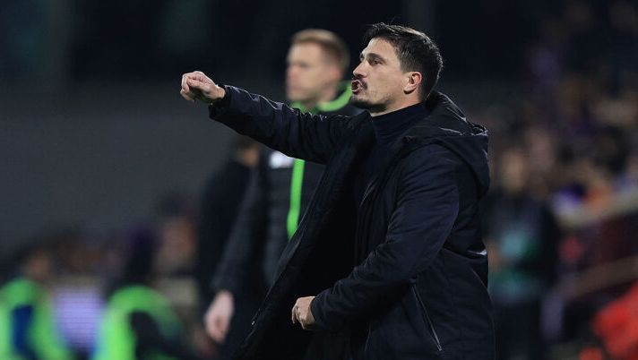 FLORENCE, ITALY - JANUARY 24: Fabio Pisacane manager of Cagliari Calcio reacts during the Serie A match between ACF Fiorentina and Cagliari Calcio at Artemio Franchi on January 24, 2026 in Florence, Italy. (Photo by Gabriele Maltinti/Getty Images) Pisacane: “Palestra ha un potenziale inespresso: può diventare incredibile! Vi racconto Albarracin” - immagine 1