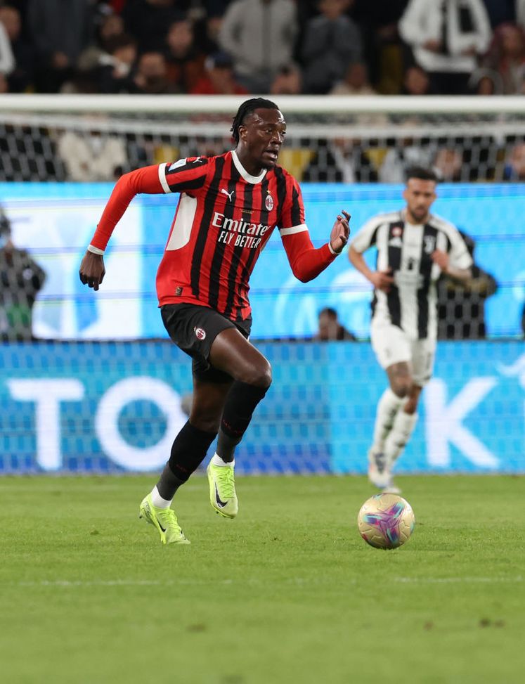 Tammy Abraham durante la semifinale di Supercoppa Italiana con la Juventus del 3 gennaio 2025 (Foto di Claudio Villa/AC Milan via Getty Images) Abraham-Inter