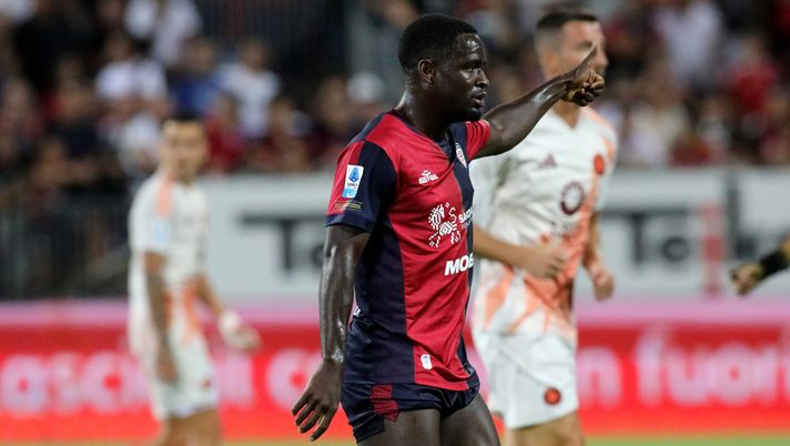 Cagliari, distrazione al bicipite femorale per Luvumbo: è in dubbio per la Roma - immagine 1