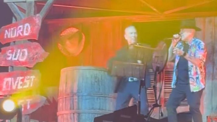 Screen dal video postato dalla moglie di Pezzali su Instagram 883, a Milano Repetto sul palco con Pezzali. La moglie di Max: “Tra amici ci si perdona” - immagine 1