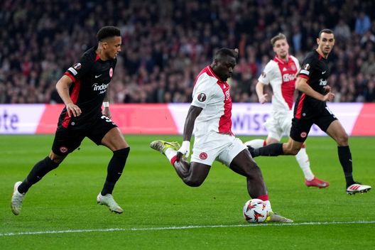 Amsterdam, Olanda - 6 marzo 2025: L'attaccante Brian Brobbey durante la partita di Europa League tra Ajax ed Eintracht Francoforte. (Foto di Alex Bierens de Haan/Getty Images) Ajax, Brian Brobbey nei guai: ricevute gravi minacce di estorsione- immagine 3