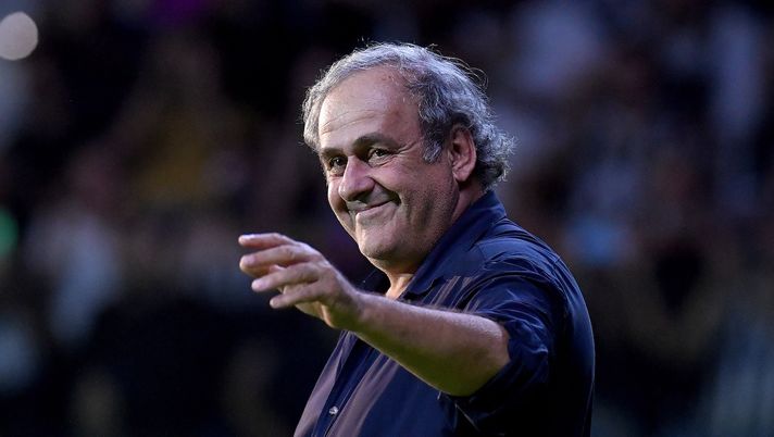 TURIN, ITALY - OCTOBER 10: Michel Platini during the 'Together, a Black and White Show' Juventus event at Pala Alpitour on October 10, 2023 in Turin, Italy. (Photo by Filippo Alfero - Juventus FC/Juventus FC via Getty Images) Platini: “Inter bella squadra, ma gli amici juventini mi dicono che hanno tanti debiti” - immagine 1
