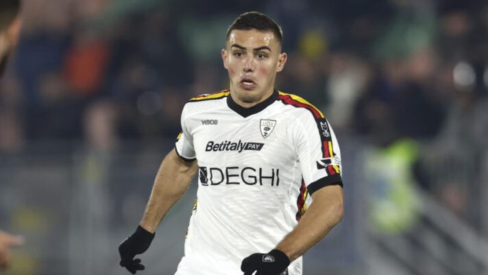 VENICE, ITALY - NOVEMBER 25: Nikola Krstovic of Lecce during the Serie A match between Venezia and Lecce at Stadio Pier Luigi Penzo on November 25, 2024 in Venice, Italy. (Photo by Maurizio Lagana/Getty Images) Gazzetta, solo 6 in pagella per Krstovic: la motivazione del voto “basso” - immagine 1