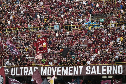 SALERNO, ITALIA- SETTEMBRE 18: Tifosi della Salernitana. (Foto di Francesco Pecoraro/Getty Images) Serie B, dentro o fuori: si decide tutto negli ultimi 90 minuti- immagine 4