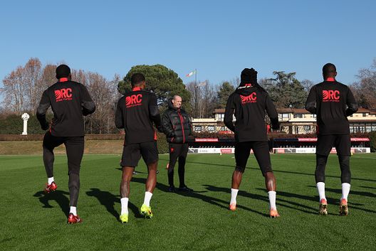 milanello-leao-in-gruppo-gabbia-piu-no-che-si-per-cagliari