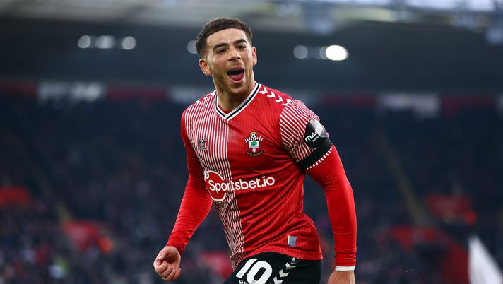SOUTHAMPTON, ENGLAND - JANUARY 13: Che Adams of Southampton celebrates scoring during the Sky Bet Championship match between Southampton FC and Sheffield Wednesday at Friends Provident St. Mary's Stadium on January 13, 2024 in Southampton, England. (Photo by Bryn Lennon/Getty Images) Verso Olympique Lione-Torino: tre risposte che attendiamo dal match- immagine 2