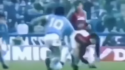 Maradona, la giocata su Van Basten è da stropicciarsi gli occhi: che numero!