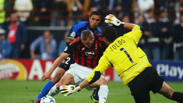 MILAN - MAY 13: Andrei Shevchenko of AC Milan scores the opening goal during the UEFA Champions League semi-final, second leg match between Inter Milan and AC Milan on May 13 2003, at the San Siro Stadium in Milan, Italy. The match ended in a 1-1 draw. AC Milan progress to the Final on the away goals rule. (Photo by Phil Cole/Getty Images) milan-inter-partite-importanti-storiche-champions-league-formazioni-ricordi-memories-amarcord