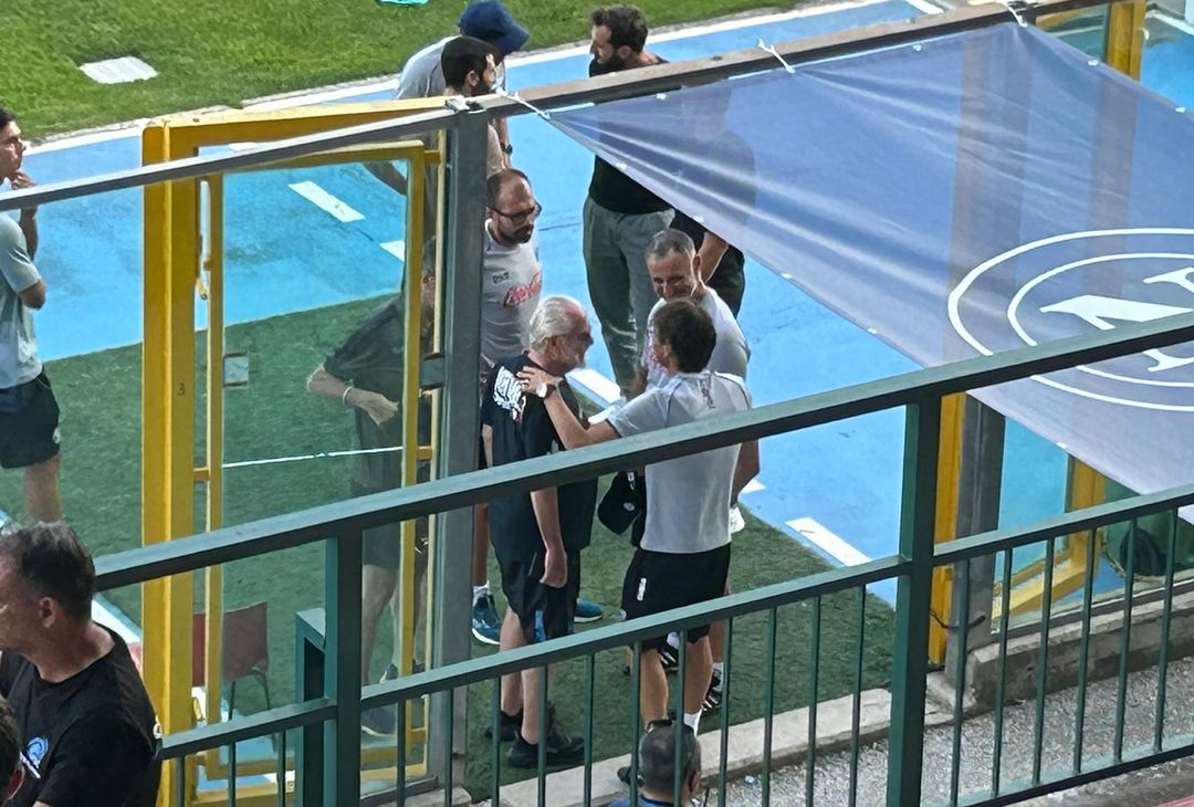 GALLERY ADL a colloquio con lo staff di Conte, poi il saluto ai tifosi - immagine 6