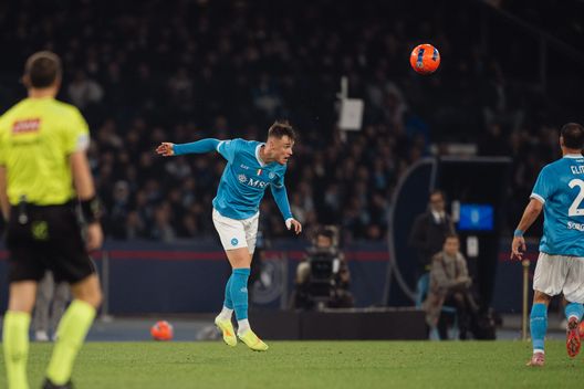 NAPLES, ITALY - DECEMBER 07: Sam Beukema in action during the Serie A match between SSC Napoli and Juventus FC at Stadio Diego Armando Maradona on December 07, 2025 in Naples, Italy. (Photo by SSC NAPOLI/SSC NAPOLI via Getty Images)