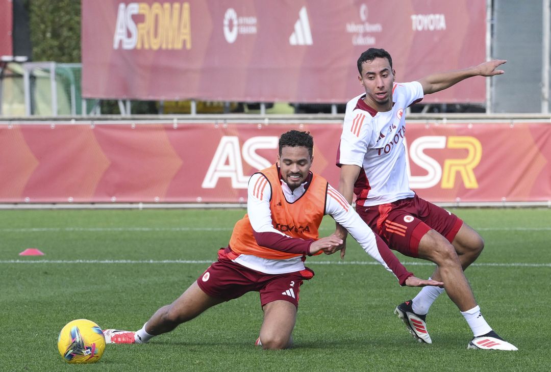 Roma, ripresa degli allenamenti a Trigoria dopo il Porto – FOTO GALLERY - immagine 19