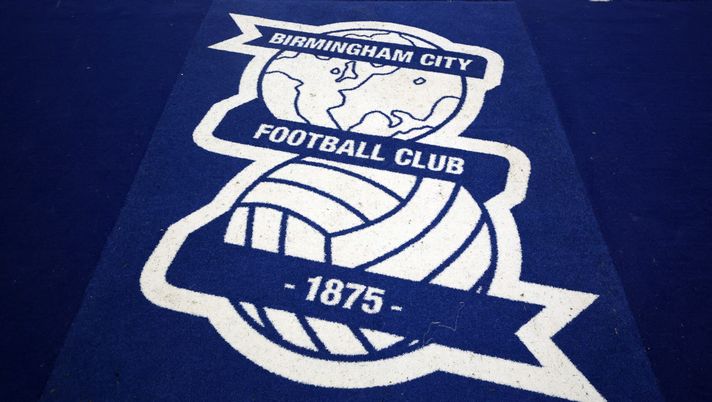 BIRMINGHAM, ENGLAND - JANUARY 24: Detailed view of the Birmingham City club badge ahead of the FA Women's Continental Tyres League Cup match between Birmingham City and West Ham United at St Andrew's Trillion Trophy Stadium on January 24, 2024 in Birmingham, England. (Photo by Catherine Ivill/Getty Images) Birmingham stadio