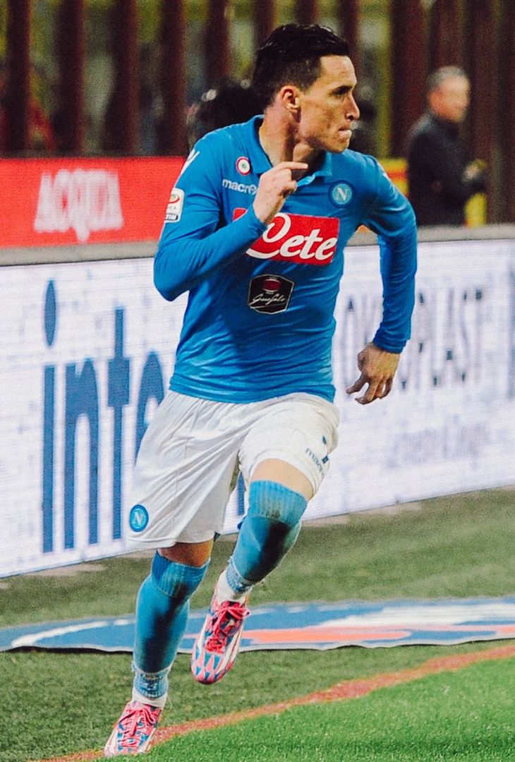 Poco più di 3 ore separano Inter-Napoli dal suo fischio d'inizio. Valevole per la 19ª giornata di Serie A, la gara andrà in scena alle 20:45 odierno. Nel frattempo, per smorzare l'attesa, l'account Instagram della società partenopea ha pubblicato un post composto da dodici fotografie, una per ogni battaglia che ha avuto per protagoniste, nella splendida cornice di San Siro, la compagine nerazzurra e quella campana. Un viaggio che va a ritroso: dalla stagione più recente, ovvero la 2024/25, fino ad arrivare all'annata 2013/14.