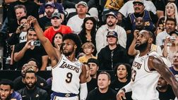 NBA, la famiglia James scrive la storia: LeBron in campo con il figlio Bronny