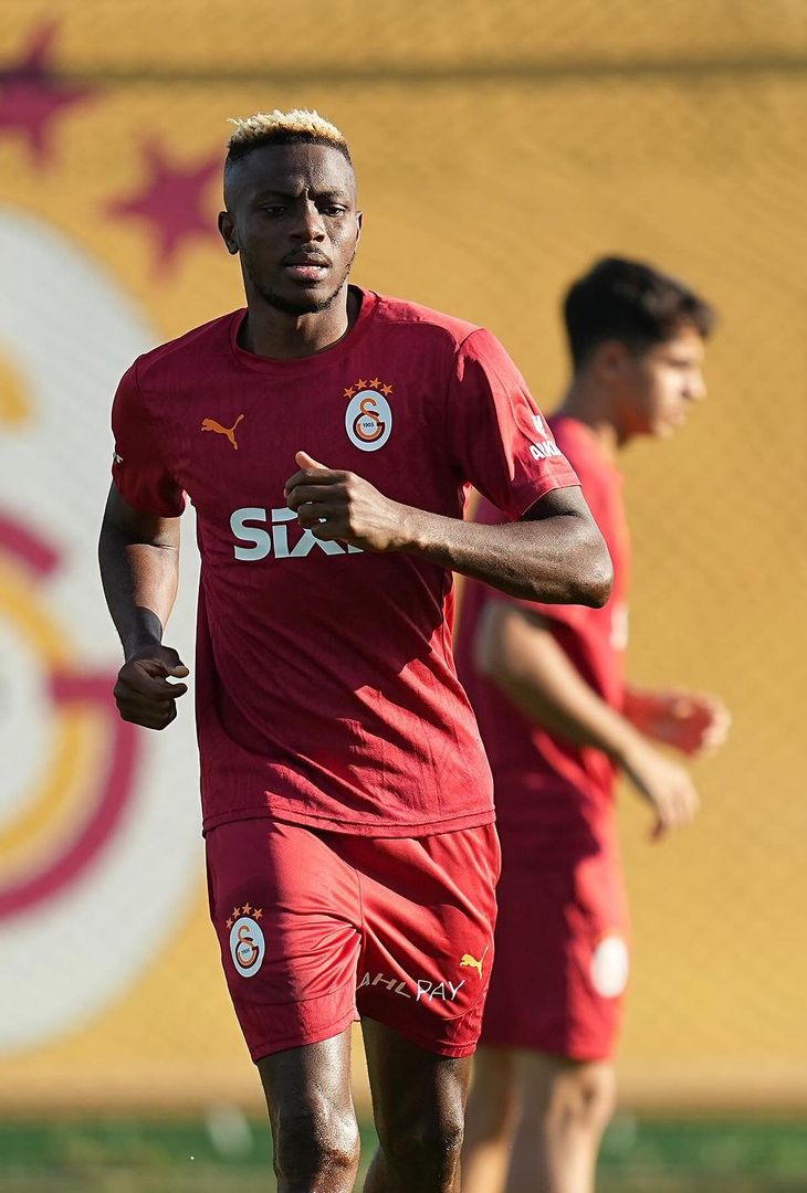 GALLERY Osimhen ritrova Mertens, le immagini del primo allenamento del nigeriano - immagine 6