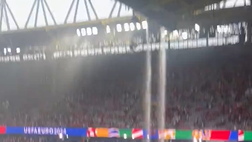 Turchia-Georgia sotto una pioggia fortissima: l’acqua si abbatte sui tifosi…