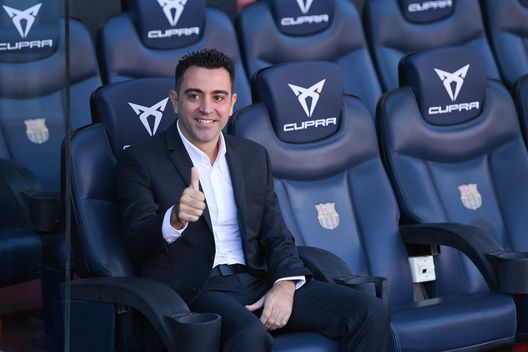 BARCELONA, SPAGNA- 8 NOVEMBRE: Xavi Hernandez (Foto di David Ramos/Getty Images) Raphinha si scaglia contro Xavi: “Non si fidava di me, ero il suo bersaglio”- immagine 3