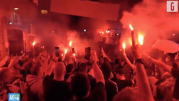 Napoli, cori e fumogeni per la festa di Maradona | VIDEO