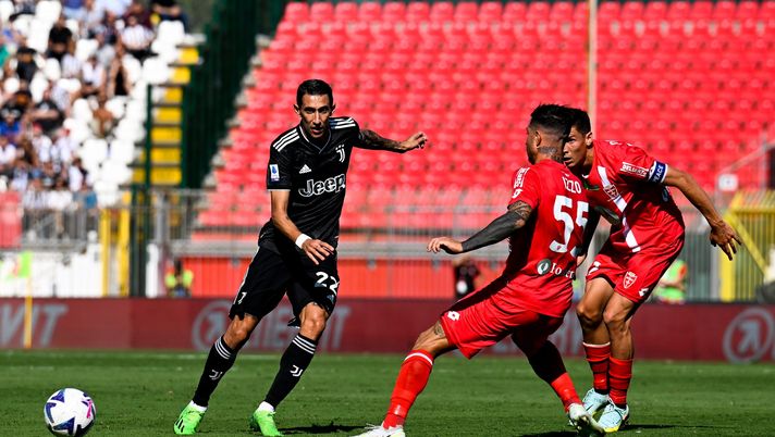 Super Izzo nel Monza: fa espellere Di Maria e batte la Juve. Esordio per Verdi- immagine 2