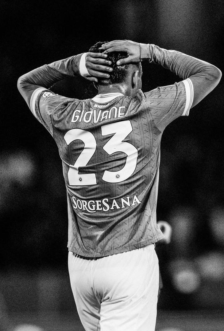 Spavalderia in bianco e nero per Napoli-Milan: scontro tra stelle! – LE FOTO - immagine 13