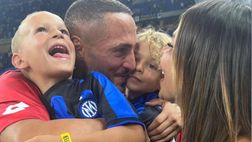 L’Inter e San Siro omaggiano D’Ambrosio, i figli allo stadio con la maglia nerazzurra