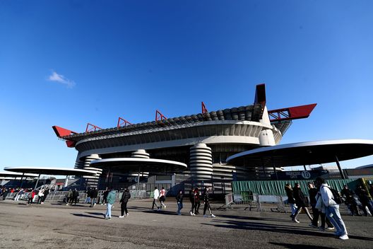 MILAN, ITALY - FEBRUARY 02: General view outside the stadium  prior to the Serie A match between AC Milan and FC Internazionale at Stadio Giuseppe Meazza on February 02, 2025 in Milan, Italy. (Photo by Marco Luzzani/Getty Images)  San Siro, Sala: “Da settembre dobbiamo riavviare il percorso consiliare sullo stadio”- immagine 3