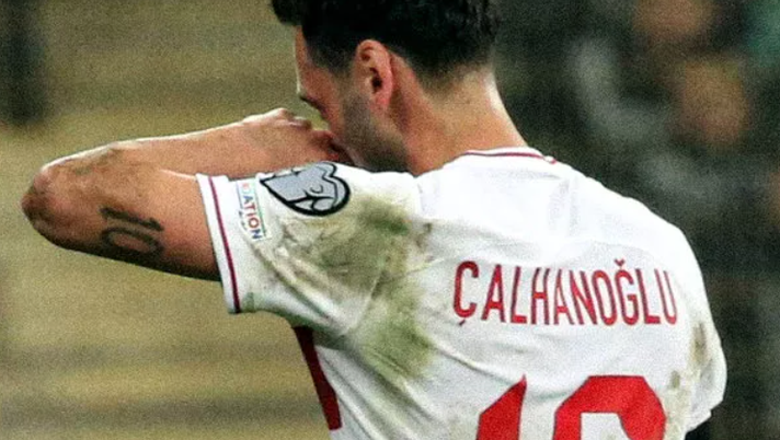 L'uscita dal campo di Calhanoglu (Mynet.com) Qualificazioni europee, Calhanoglu titolare nella Turchia contro la Croazia - immagine 1