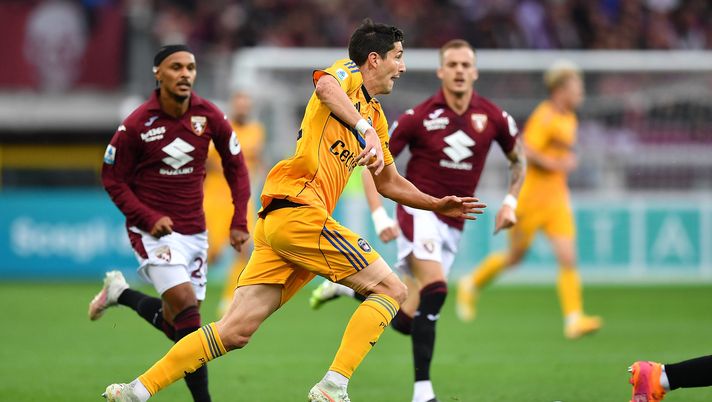 TURIN, ITALY - NOVEMBER 02: Stefano Moreo of Pisa SC in action during the Serie A match between Torino FC and Pisa SC at Stadio Olimpico di Torino on November 2, 2025 in Turin, Italy. (Photo by Valerio Pennicino/Getty Images) Torino-Pisa 2-2 al 45′: Simeone e Adams rispondono alla doppietta di Moreo - immagine 1