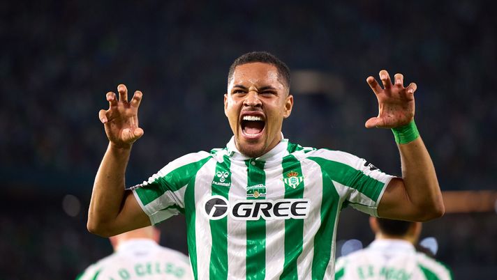 SEVILLE, SPAIN - SEPTEMBER 13: Vitor Roque of Real Betis celebrates after scoring the teams second goal during the LaLiga match between Real Betis Balompie and CD Leganes at Estadio Benito Villamarin on September 13, 2024 in Seville, Spain. (Photo by Fran Santiago/Getty Images) Vitor Roque