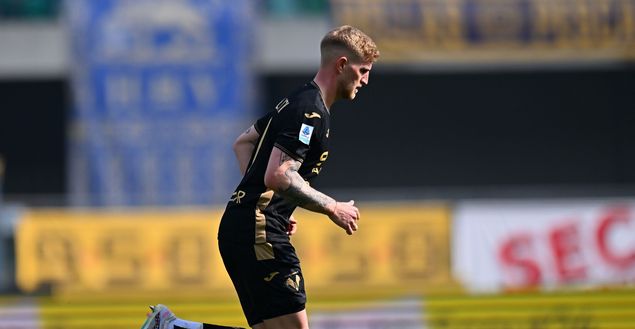 VERONA, ITALY - MARCH 09: Nicolas Valentini of Hellas Verona after recive a red card during the Serie A match between Verona and Bologna at Stadio Marcantonio Bentegodi on March 09, 2025 in Verona, Italy. (Photo by Alessandro Sabattini/Getty Images)