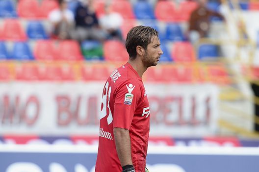 BOLOGNA, ITALY - SEPTEMBER 27: Antonio Mirante goalkeeper of Bologna FC looks on during the Serie A match between Bologna FC and Udinese Calcio at Stadio Renato Dall'Ara on September 27, 2015 in Bologna, Italy. (Photo by Mario Carlini / Iguana Press/Getty Images) Milan Juventus
