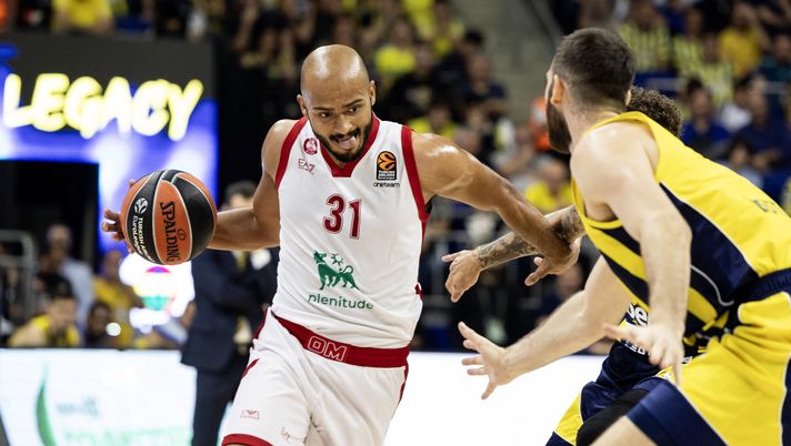 ISTANBUL, TURKEY - OCTOBER 06: Shavon Shields, #31 of EA7 Emporio Armani Milan in action during the 2023-24 Turkish Airlines EuroLeague Regular Season Round 1 game between Fenerbahce Beko Istanbul and EA7 Emporio Armani Milan at Ulker Sports Arena on October 06, 2023 in Istanbul, Turkey. (Photo by Tolga Adanali/Euroleague Basketball via Getty Images) Olimpia Milano, debutto in Eurolega contro l’Olympiacos - immagine 1