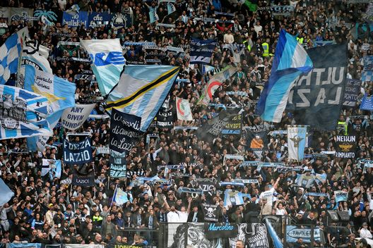 Tifosi della Lazio sostengono la squadra in un match contro la Juventus. (Foto di Marco Rosi - SS Lazio/Getty Images) Lazio Juventus