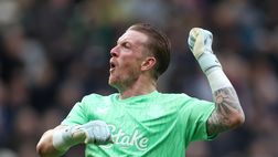 L’Everton celebra l’incredibile parata di Pickford sul tiro di Tonali