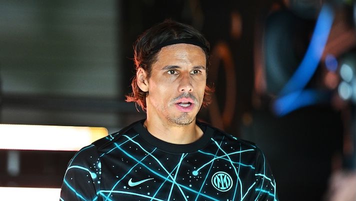 CHARLOTTE, NORTH CAROLINA - JUNE 30: Yann Sommer of FC Internazionale walks through the tunnel prior to the FIFA Club World Cup 2025 round of 16 match between FC Internazionale Milano and Fluminense FC at Bank of America Stadium on June 30, 2025 in Charlotte, North Carolina. (Photo by Mattia Ozbot - Inter/Inter via Getty Images) Sommer può davvero lasciare l’Inter: ecco il punto di Fabrizio Romano, il Galatasaray… - immagine 1