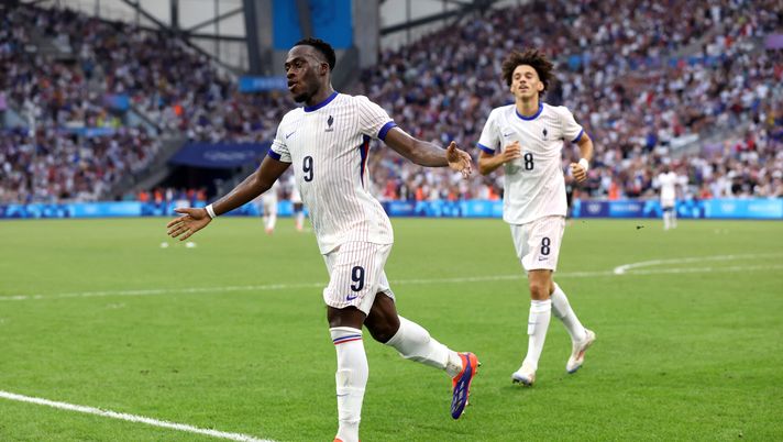 MARSEILLE, FRANCE - JULY 30: Arnaud Kalimuendo #9 of Team France celebrates scoring his team's third goal during the Men's group A match between New Zealand and France during the Olympic Games Paris 2024 at Stade de Marseille on July 30, 2024 in Marseille, France. (Photo by Alex Livesey/Getty Images) Kalimuendo Emegha Roma