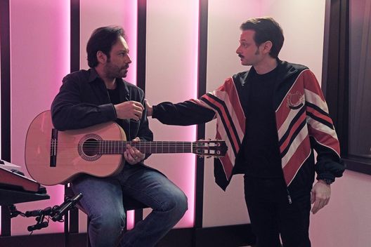 Rovazzi è la seconda guest star della serie (US Mediaset) Tv, al via il 13 aprile ‘I Cesaroni – Il ritorno’: puntate, trama, personaggi e due guest star- immagine 6