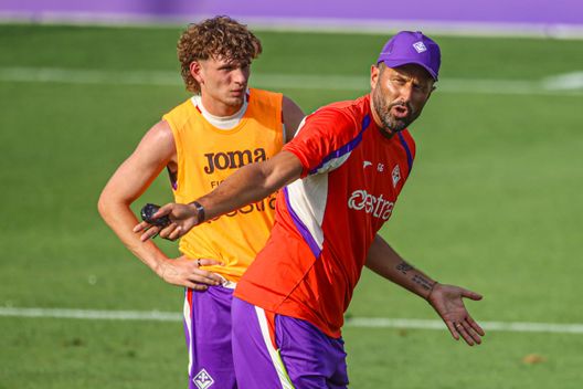 GERMOGLI PH: 13 LUGLIO 2026 BAGNO A RIPOLI ROCCO CCOMMISSO VIOLA PARK PRIMO ALLENAMENTO DEL RITIRO CON ALLENATORE GROSSO DELLA FIORENTINA NELLA FOTO ALLENATORE FABIO GROSSO Grosso, Balbo