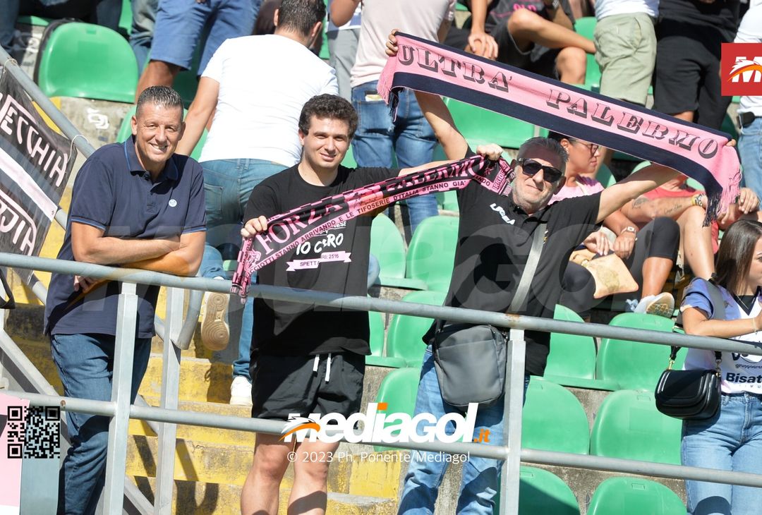 FOTOTIFO Palermo-Sudtirol 2-1, gli scatti ai tifosi al “Renzo Barbera” (GALLERY) - immagine 42