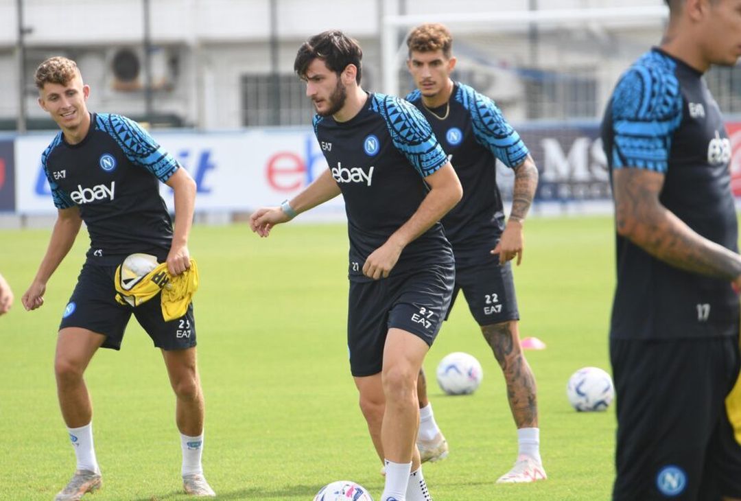 GALLERY Il Napoli torna ad allenarsi a Castel Volturno: le foto della seduta - immagine 6