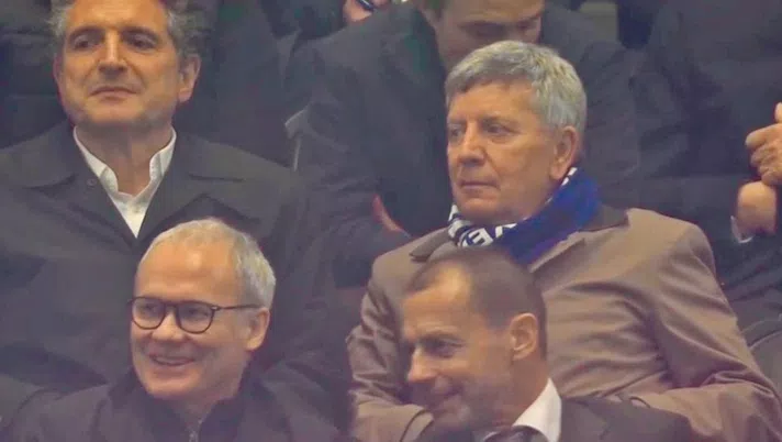 Simonelli e la sciarpa Inter, annientati i soliti ridicoli social: “Da tifoso Milan ha fatto capire…” - immagine 1