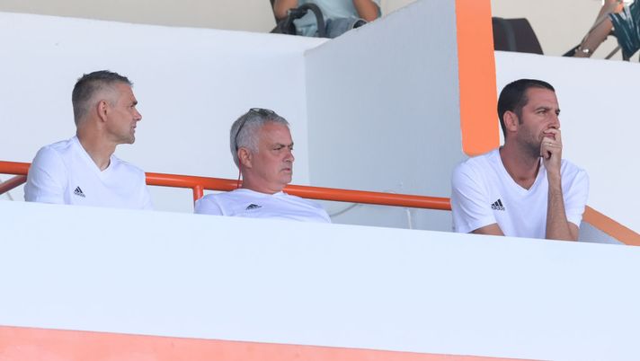 Mourinho, col Braga va in tribuna. José ironizza sui social: “Allenamento” - immagine 1