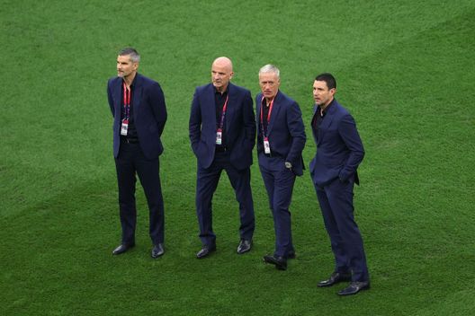 Lo staff tecnico della Francia (Getty Images) Il vice di Deschamps: “Thuram sta meglio e si è allenato. Ha fatto…”- immagine 2